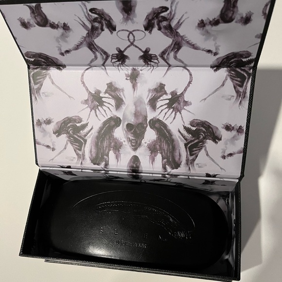 LA FEMME EN NOIR BY MICHELLINE PIT ALIEN XENOMORPH SUNGLASSES NWT - Picture 4 of 9